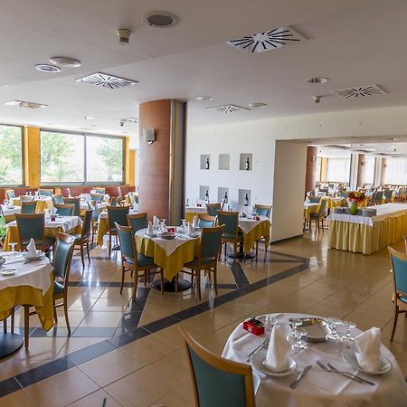 Hotel Atlas Альба-Адриатика Экстерьер фото