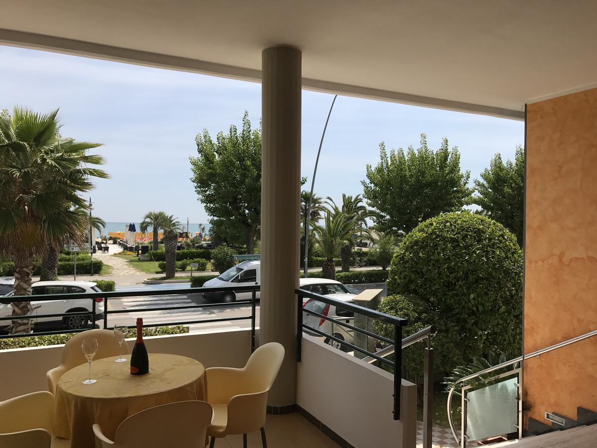 Hotel Atlas Альба-Адриатика Экстерьер фото