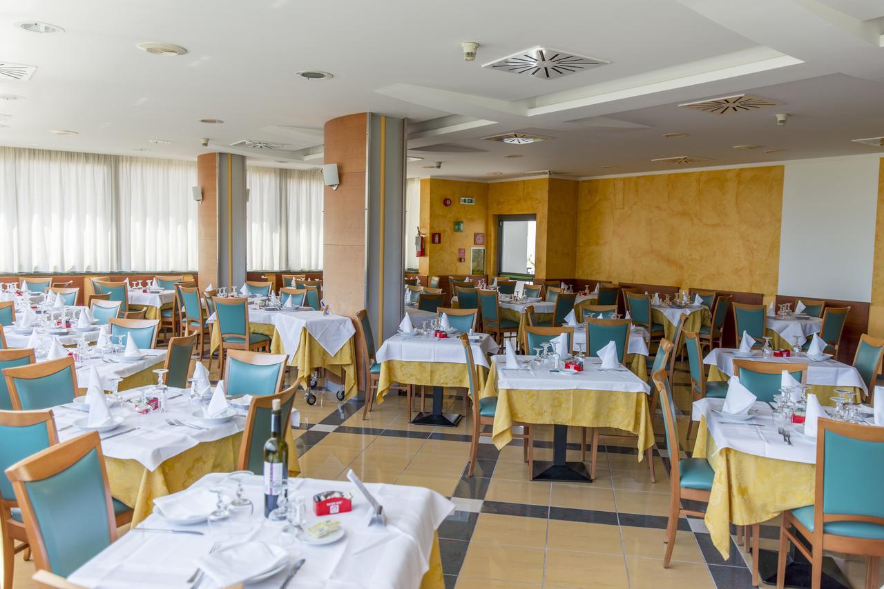 Hotel Atlas Альба-Адриатика Экстерьер фото